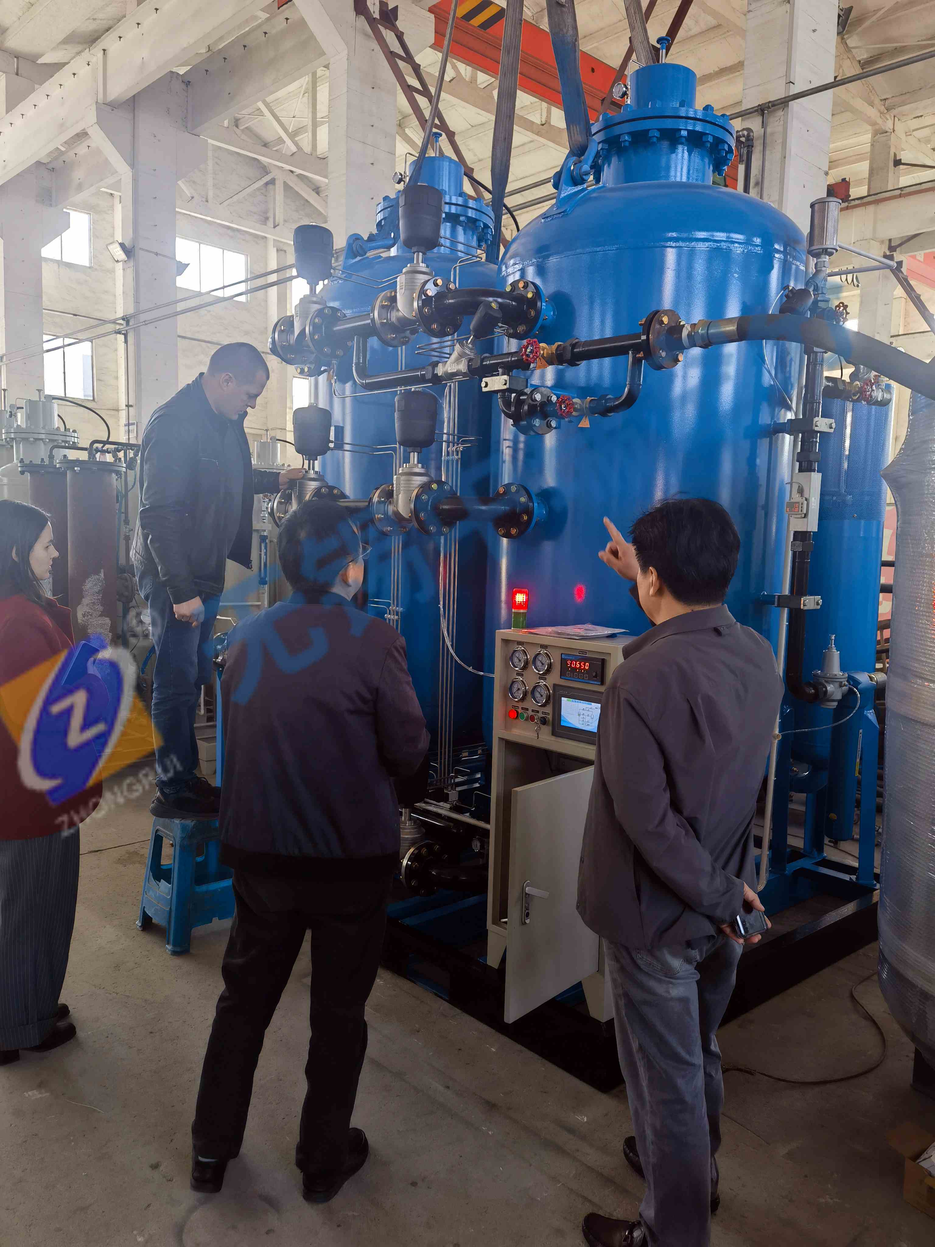 國(guó)外客戶在中瑞工廠驗(yàn)收2臺(tái)大型高純度制氮機(jī)， 準(zhǔn)備發(fā)貨出運(yùn)